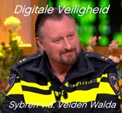 foto van de politieman Sybren van der Velden Walda in politiekleding